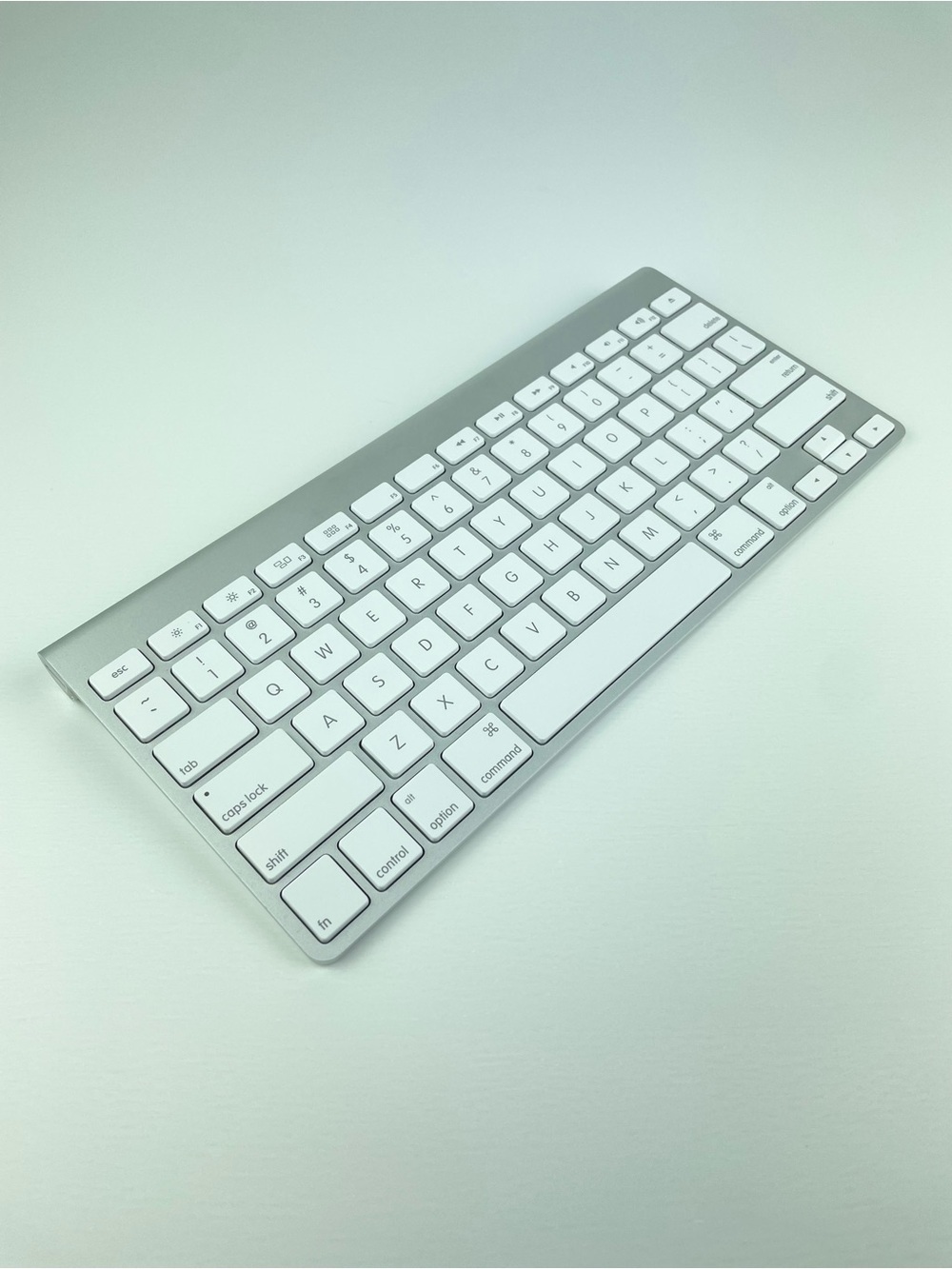 Apple Original Magic Wireless Keyboard (Model A1314) Bluetooth Silver White NWOT